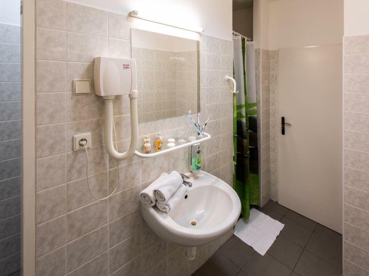Hotel Masarykova Kolej à Prague Extérieur photo